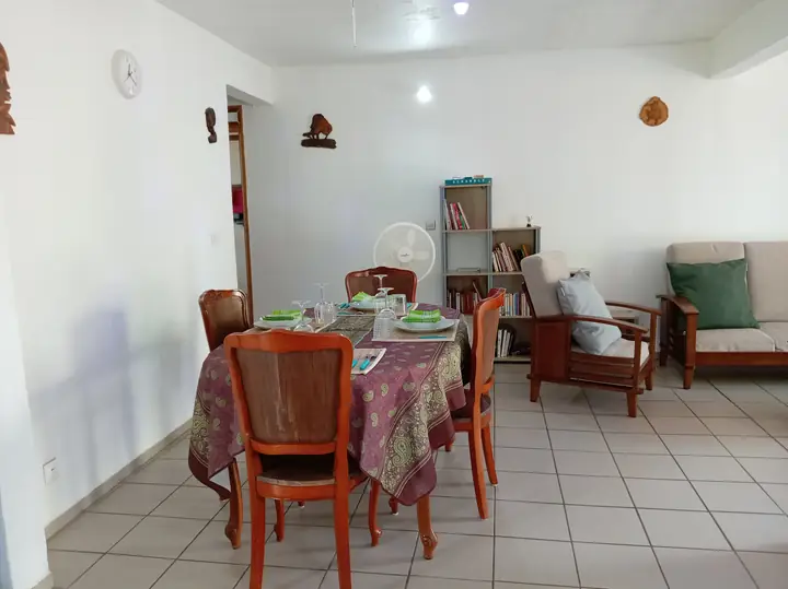 Salle à manger et séjour de Villa Le Gommier au Moule