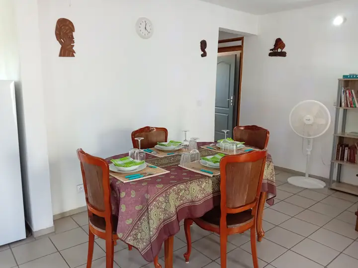 Espace repas de Villa Le Gommier au Moule